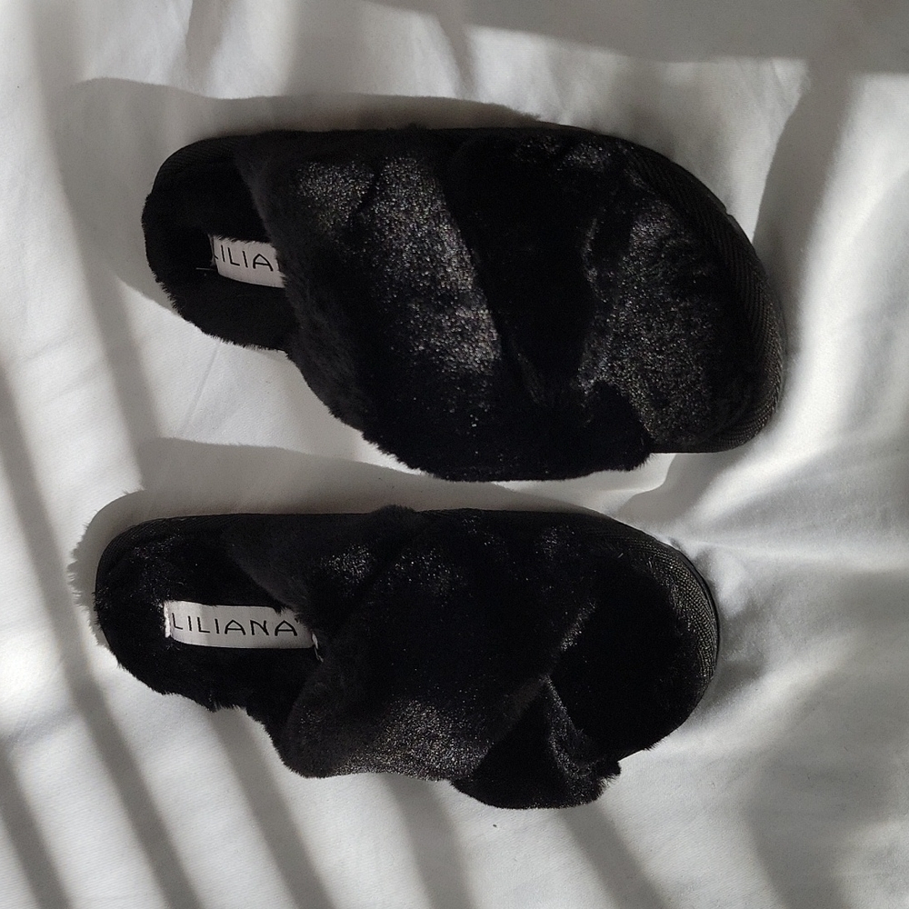 BRAND NEW Faux Fur Criss-cross Black Comfortable Cushioned Slides WITH BOX